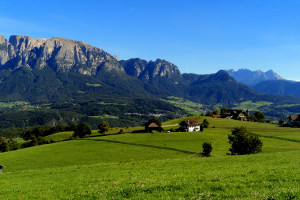 Wandern in den Südtiroler Bergen – Nordic Walking
